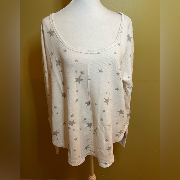 Lucky Brand Tops - Lucky Brand Thermal Long Sleeve Top w/Gray Stars - XL